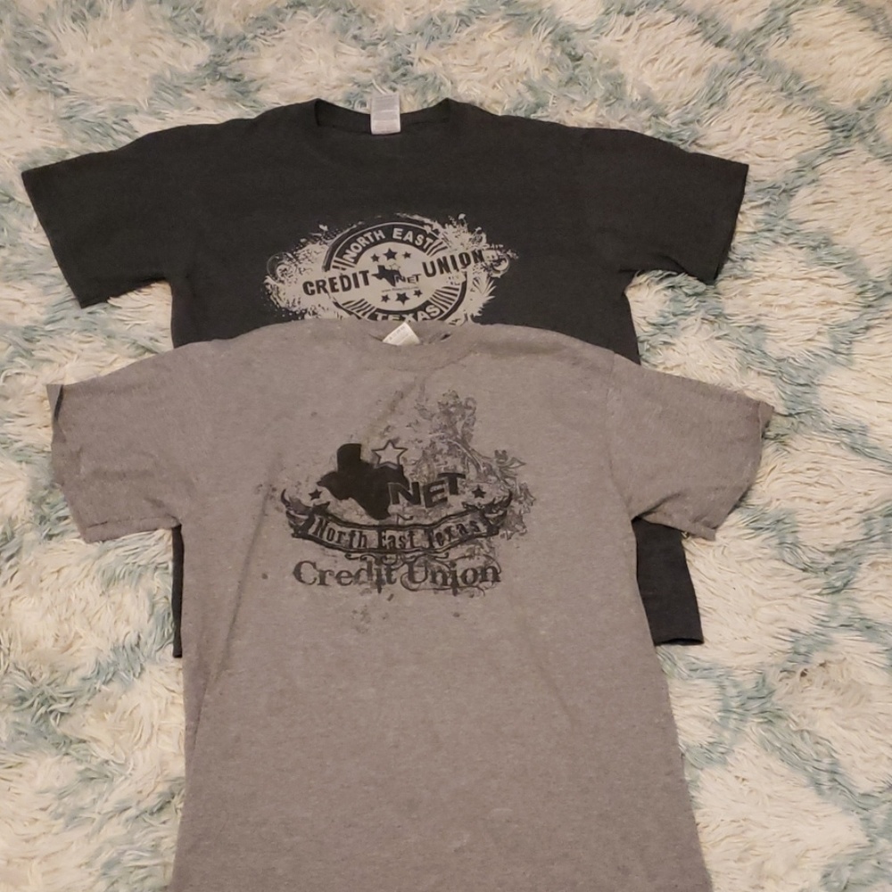 I am selling short sleeve shirts together.